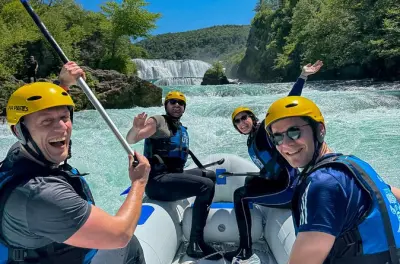 Rafting im Una-Nationalpark mit Stromschnellen und Wasserfällen