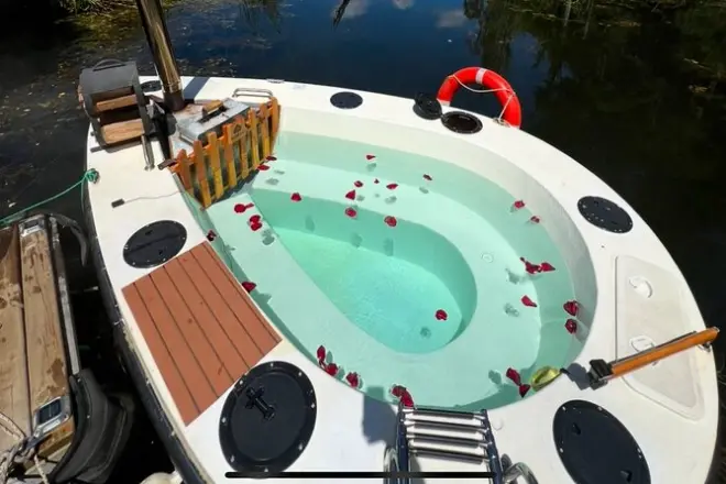 HotTub-Boot in Pucón: Steuern Sie Ihr eigenes Abenteuer selbst