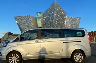 Belfast Sightseeing Mural Tour: Rathaus & Friedensmauer