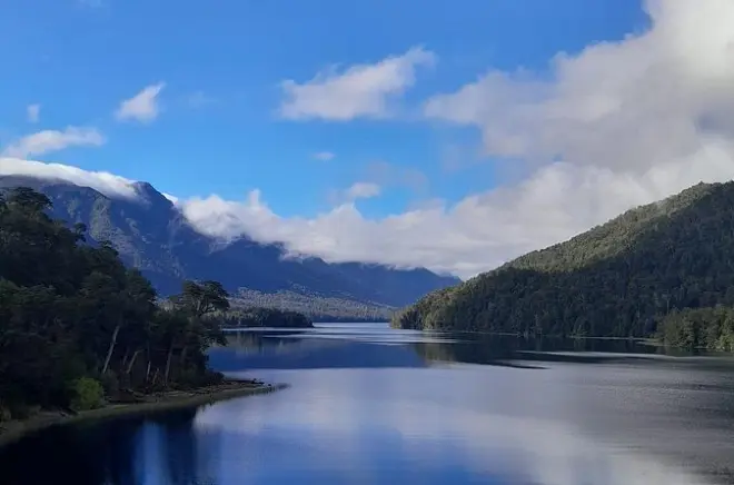7-Seen-Route von Bariloche nach San Martin: Türkiser See Lacar