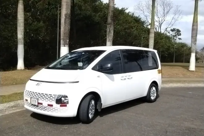 San José Airport to La Fortuna Private Transfer: Modern Van
