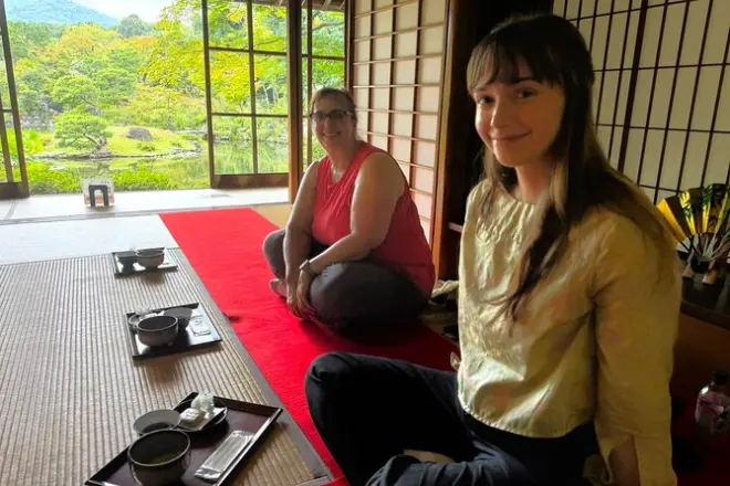 Jardim Isuien em Nara com chá matcha e paisagem emprestada
