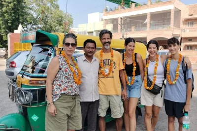 Scopri jodhpur con un tour privato in tuk tuk: forte mehrangarh, jaswant thada, palazzo umaid bhawan, mercati vivaci e pausa al caffè nello stepwell. incluso il pick-up.