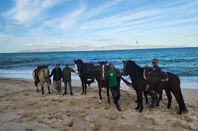 Baja California Sur a cavalo com vistas do mar e fontes termais