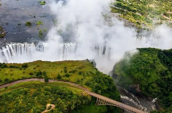 Cascate Vittoria: 4 giorni con crociera, elicottero e safari