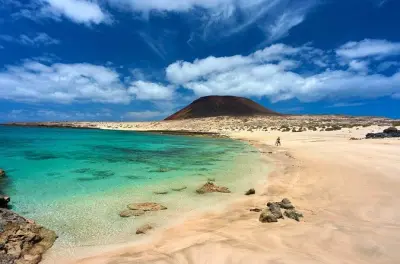 La Graciosa jeep tour: Quattro spiagge e archi vulcanici