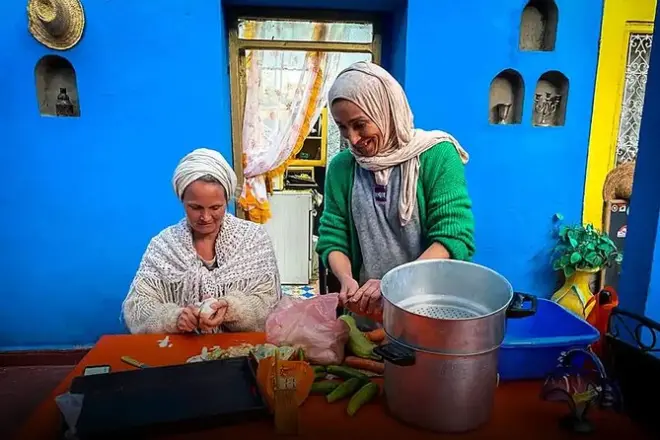 Zagora Kochkurs: Berber-Gerichte mit Zahra lernen