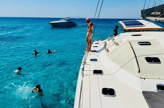 Mykonos en catamaran : Baignade à Délos et Rhénia avec repas