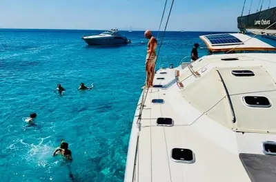 Mykonos en catamaran : Baignade à Délos et Rhénia avec repas