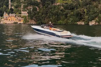 Tour in barca sul lago di Como: Ville e Bellagio in barca privata