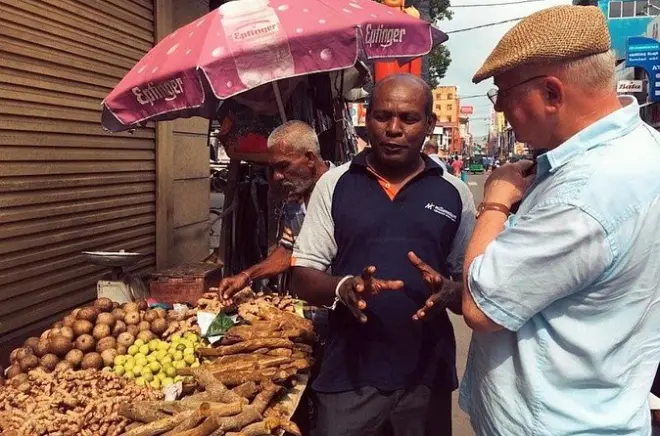 Cycle through Galle History and Food: Local Family Experience