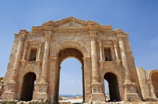 Full-day private tour: Jerash, Ajloun Castle & Umm Qais