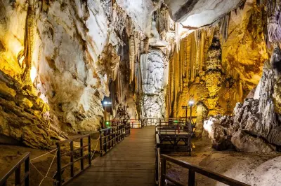 Caverna Paradise em Dong Hoi: Meio dia na selva e formações calcárias