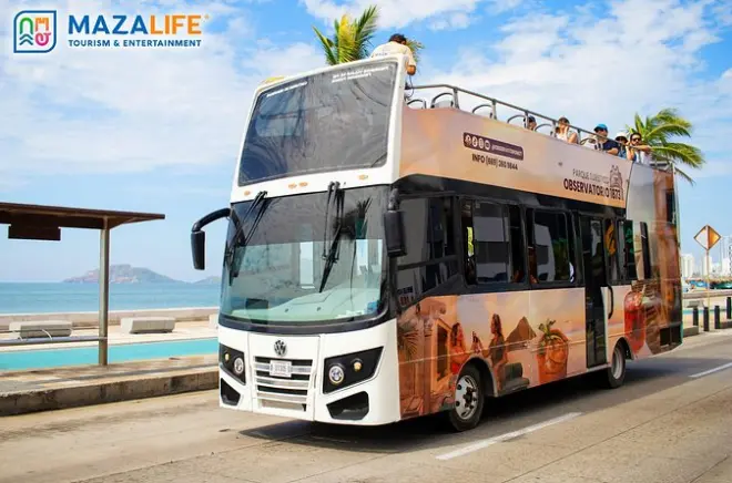 Bus à impériale à Mazatlán : Ville et plongeurs de falaises