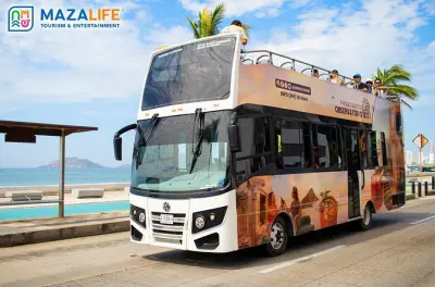 Bus à impériale à Mazatlán : Ville et plongeurs de falaises
