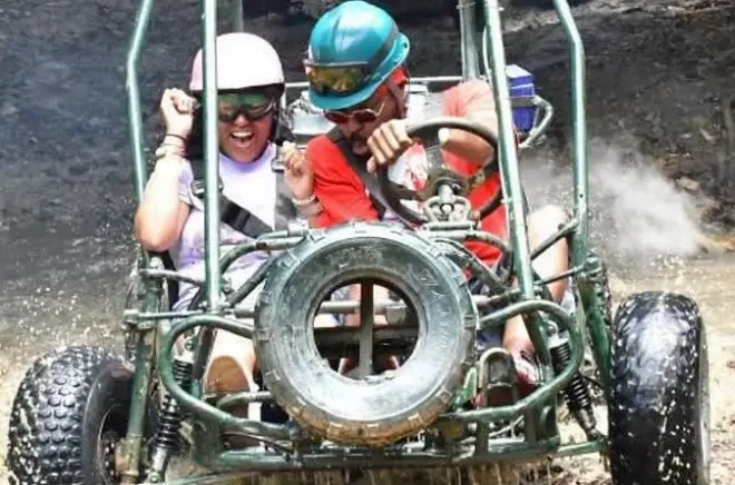 Zipline a Roatan con ATV e spiaggia a Pristine Bay