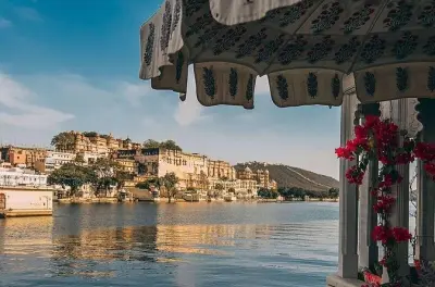 Tour privado de dia inteiro em Udaipur: City Palace, lagos e templos