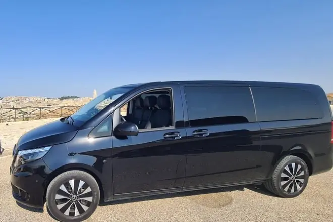 Transfert privé Bari Matera : Van Mercedes 8 places avec eau