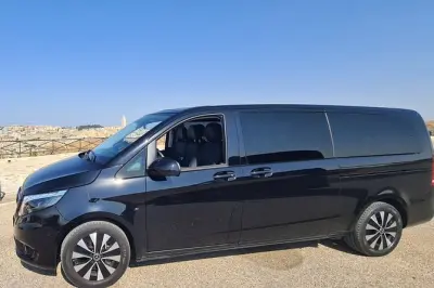 Transfert privé Bari Matera : Van Mercedes 8 places avec eau