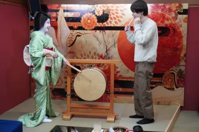 Interaktive Geisha-Erfahrung in Nara: Spiele & Sake