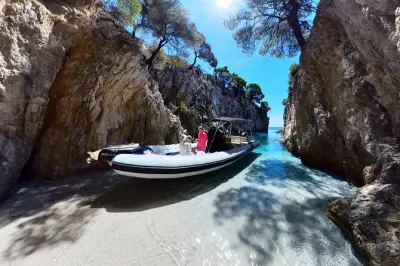 Barco em Skopelos: Capela Mamma Mia, Amarantos e praia Kastani