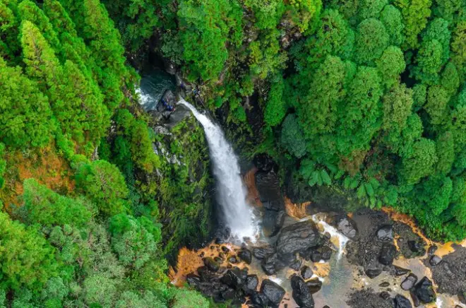 Canyoning a Lombadas: Discesa in corda doppia da 45 metri