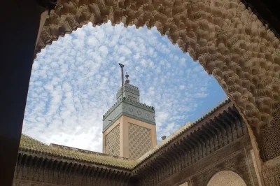 Fez entdecken: durch die alte medina schlendern, gerbereien besuchen und echte fassi-küche bei einem 3-stündigen stadtrundgang mit lokalem guide probieren. inklusive wasserflasche.