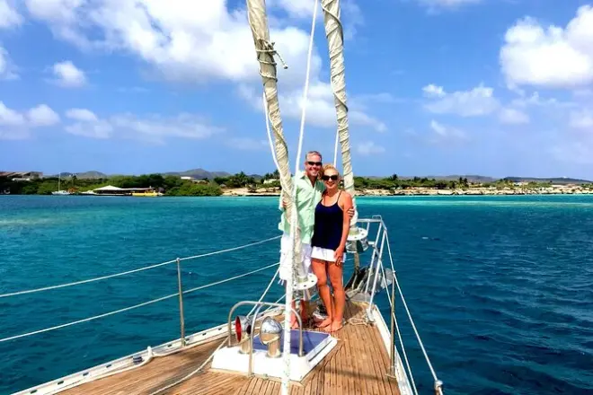 Snorkeling ad Aruba: Vela privata con pranzo o cena a 4 portate