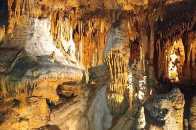 Aventure Crystal Cave : Grotte, orpaillage et dinosaures à explorer