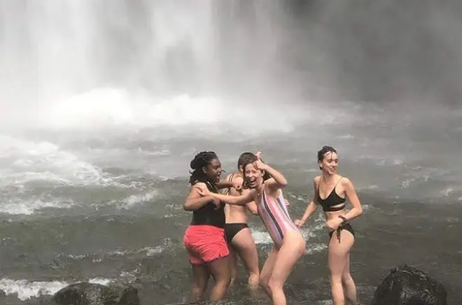 Randonnée dans les contreforts du Kilimandjaro : Cascade et café