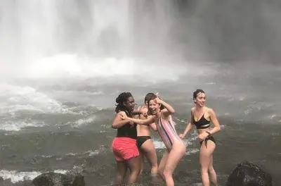 Randonnée dans les contreforts du Kilimandjaro : Cascade et café
