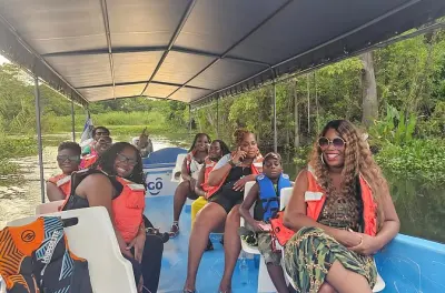 Voo de tirolesa no Mombacho e passeio de barco ao pôr do sol