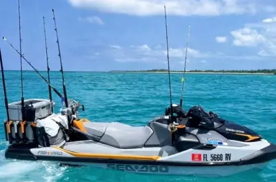 Pescaria de jetski em San Pedro com localizador GPS de peixes