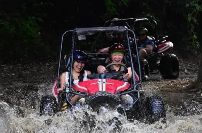 Balade en quad à Roatan : Faune, sentiers en jungle et plage