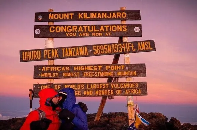 Mount Kilimanjaro Tageswanderung ab Arusha: Mandara-Hütte Trek