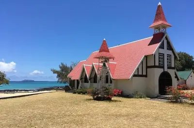 North Mauritius Tour: Gardens, Museum & Port Louis Highlights