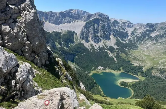 Wanderung ab Plužine zum Trnovačko-See mit wildem Schwimmen