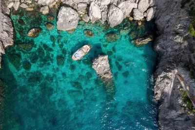 Tour de barco privado em Capri: Gruta Azul, Gruta Verde, Faraglioni