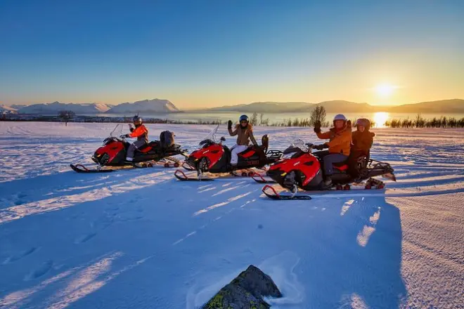 Snowmobile tour Lyngen Alps from Tromsø: 90-minute ride