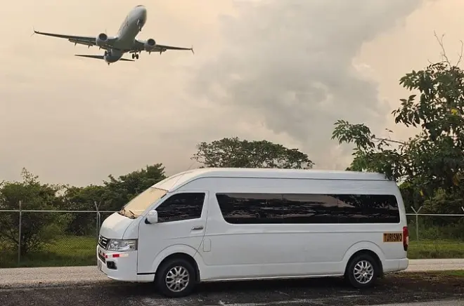 Privater Transfer Flughafen Liberia zum JW Marriott: 90 Minuten