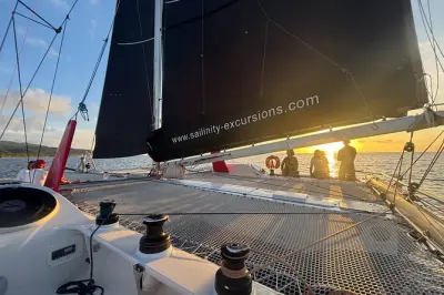 Passeio de barco ao pôr do sol em Raiatea: Catamarã 100% à vela