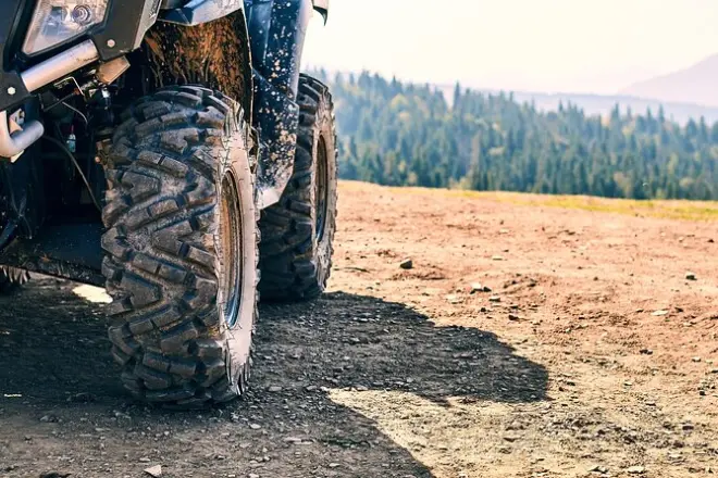Balade en quad à Curití avec baignade dans une piscine naturelle