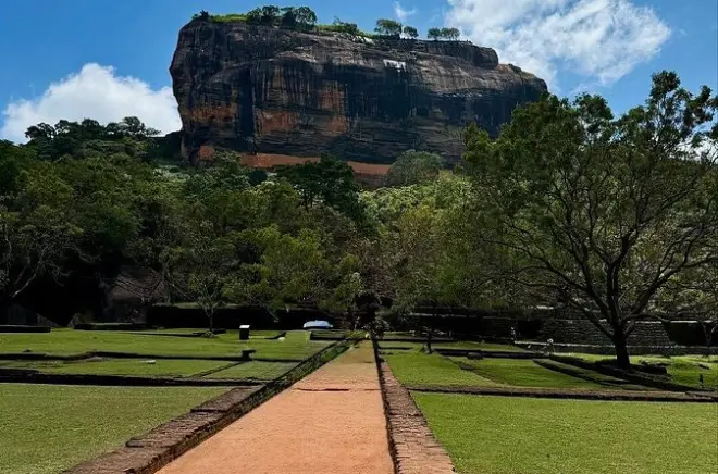 3-day Sri Lanka tour from Negombo: Sigiriya, Kandy, Nuwara Eliya