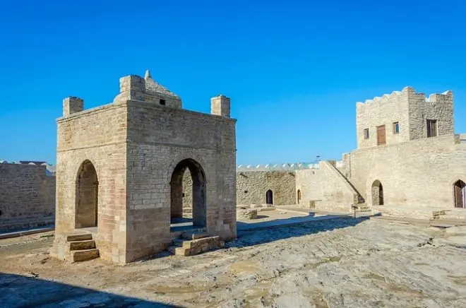 Qobustan, Ateshgah e Castelo de Mardakan: Tour de dia inteiro com almoço