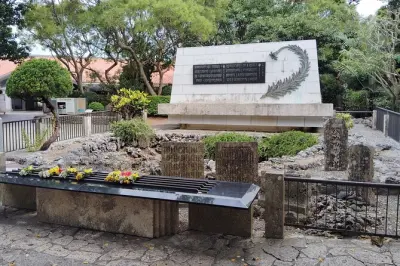 Batalha de Okinawa: Monumento Himeyuri e museu da paz