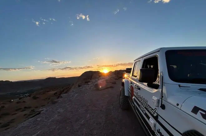Private Jeep-Tour bei Sonnenuntergang in Moab: Hell's Revenge Trail