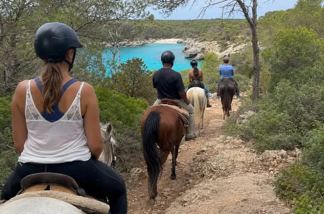 Reitausflug in Menorca: Camí de Cavalls bis Cala Mitjana