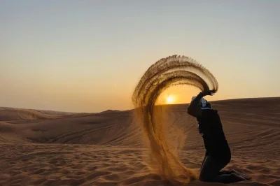 Vivez un safari dans les dunes rouges de dubaï : sensations fortes au coucher du soleil, balade à dos de chameau, camp bédouin, spectacles vivants & barbecue. réservez votre aventure dans le dése