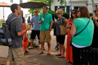 Descubra o melhor da gastronomia de lewiston em um tour guiado perto das cataratas do niágara, com seis degustações, bebidas típicas e histórias do underground railroad até lugares famosos na tv