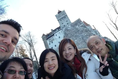 Prenota un’escursione privata di un giorno ai castelli di bran e peles da bucarest. scopri i castelli più famosi della romania con guide locali e pick-up flessibile.